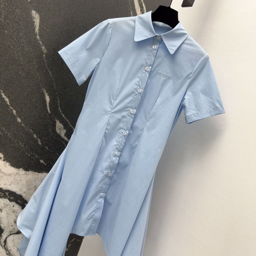 “MCQ 25SS Spring Summer Female Suit: Irregular Cut-Out Dress & Badge Shirt” - 图片 2