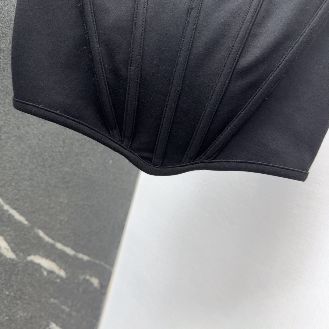 Stylish Medusa V-shaped Suit for Women: Spring-Summer Collection with Unique Design - 图片 6