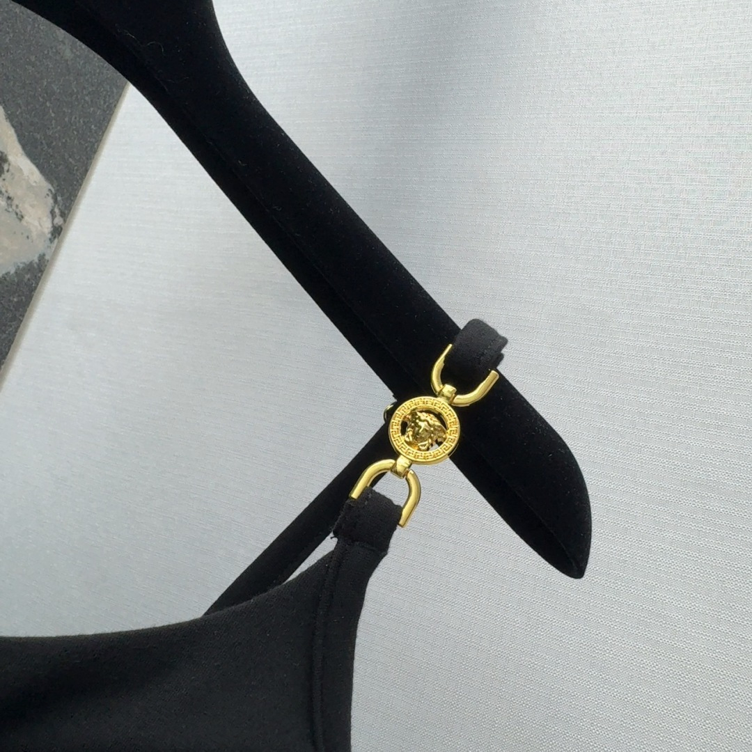 Stylish Medusa V-shaped Suit for Women: Spring-Summer Collection with Unique Design - 图片 5