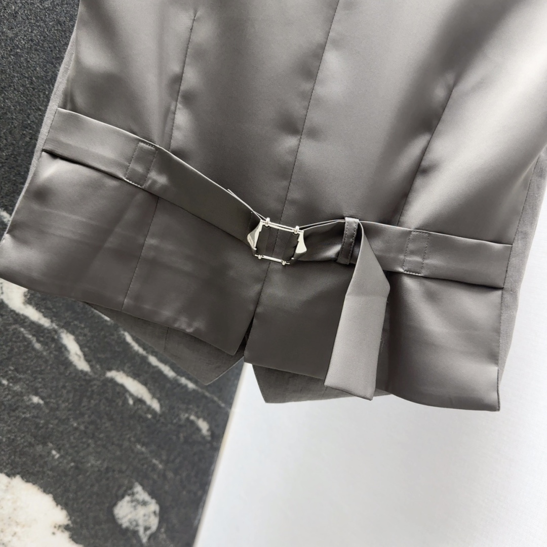 P851 Original Hard-Core Female Linen Suit with H-Style Vest and Shorts - 图片 9