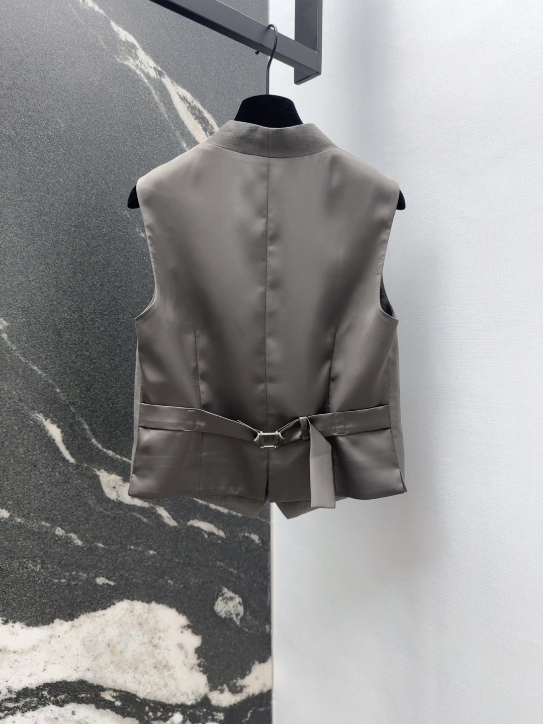 P851 Original Hard-Core Female Linen Suit with H-Style Vest and Shorts - 图片 8