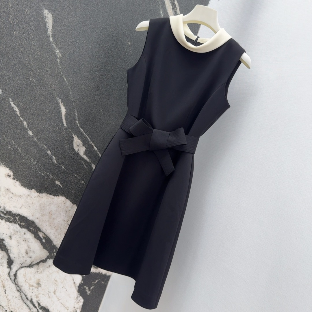 “French-Style Hepburn Collar Dress: Elegant Design for Daily Commuting in Three Colors” - 图片 2