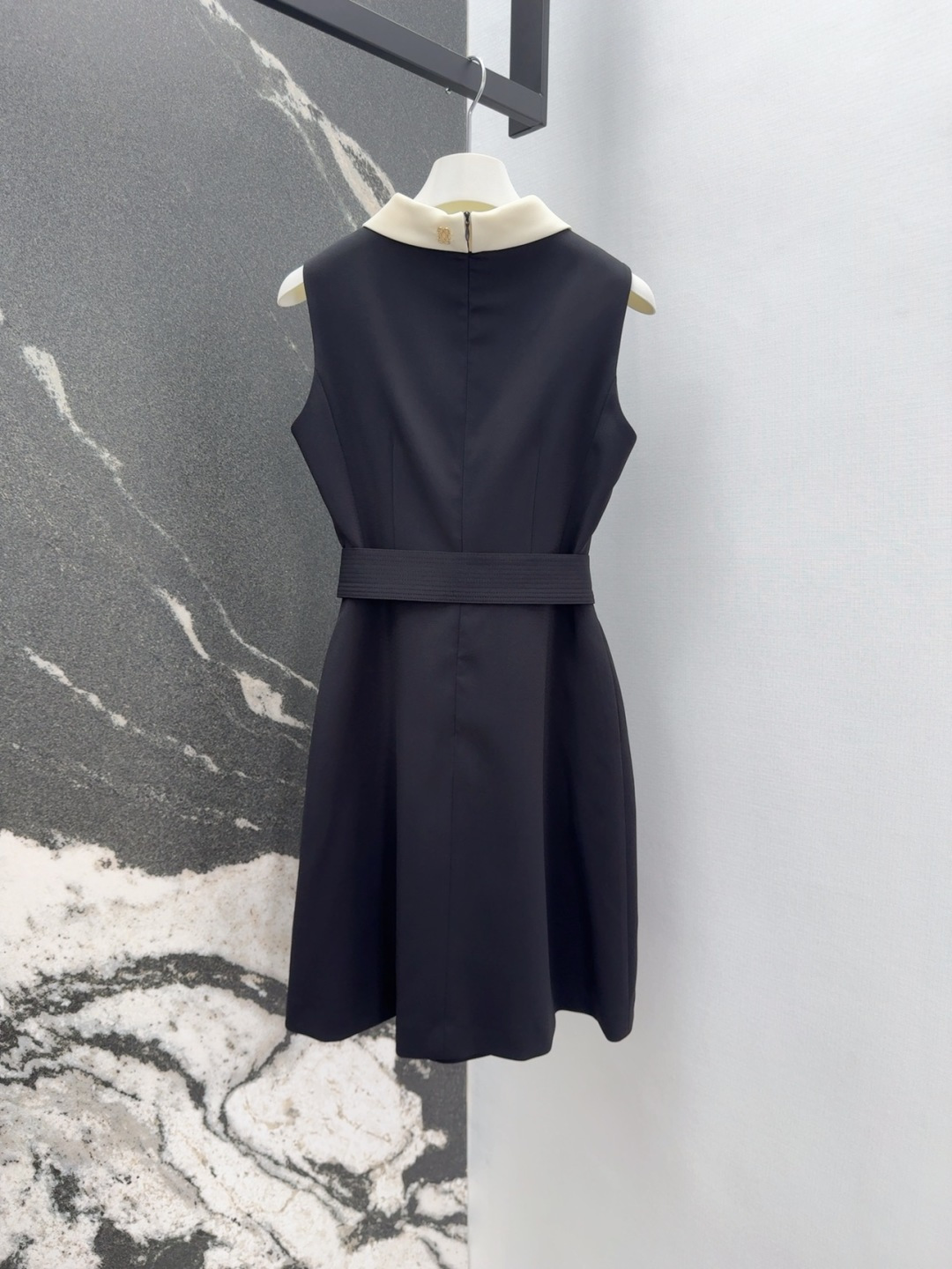 “French-Style Hepburn Collar Dress: Elegant Design for Daily Commuting in Three Colors” - 图片 8