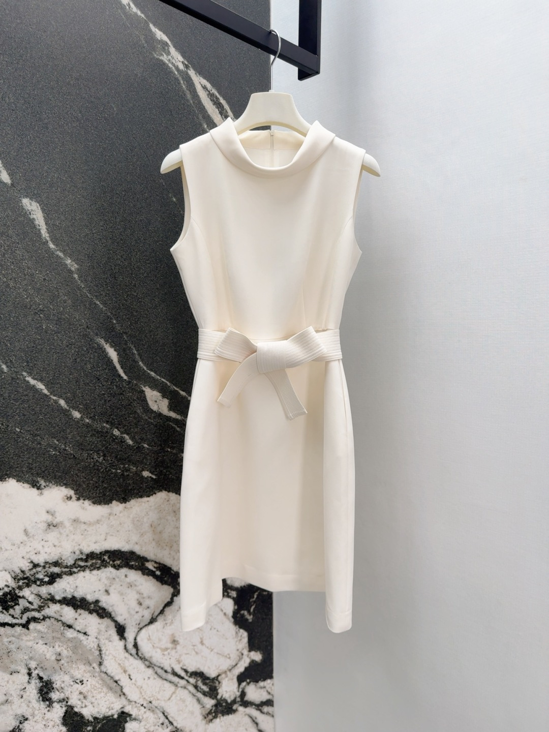 French-Style Hepburn Collar Dress: Elegant Design with Versatile Colors for Daily Wear