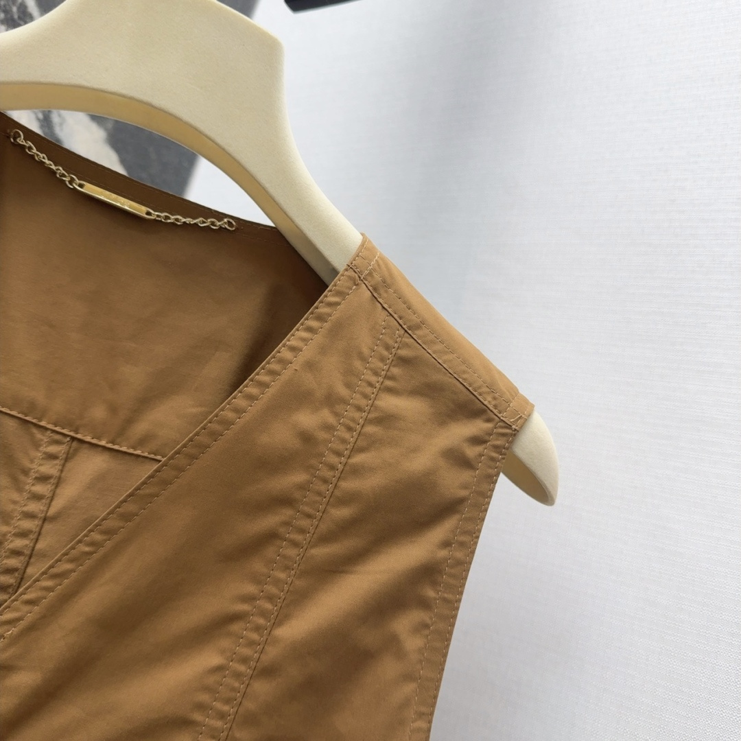 Spring/Summer 2025 Feminine Suit Collection: Stylish, Deconstructivist, High-End Designs Highlighting Waistline, Retro-Chic Leisure Wear. - 图片 7