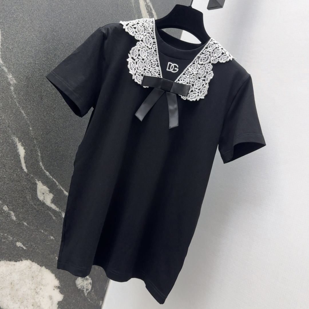 “DG 25SS: Classic One-Size-Fits-All Female Suit with Laced Doll T-Shirt” - 图片 2
