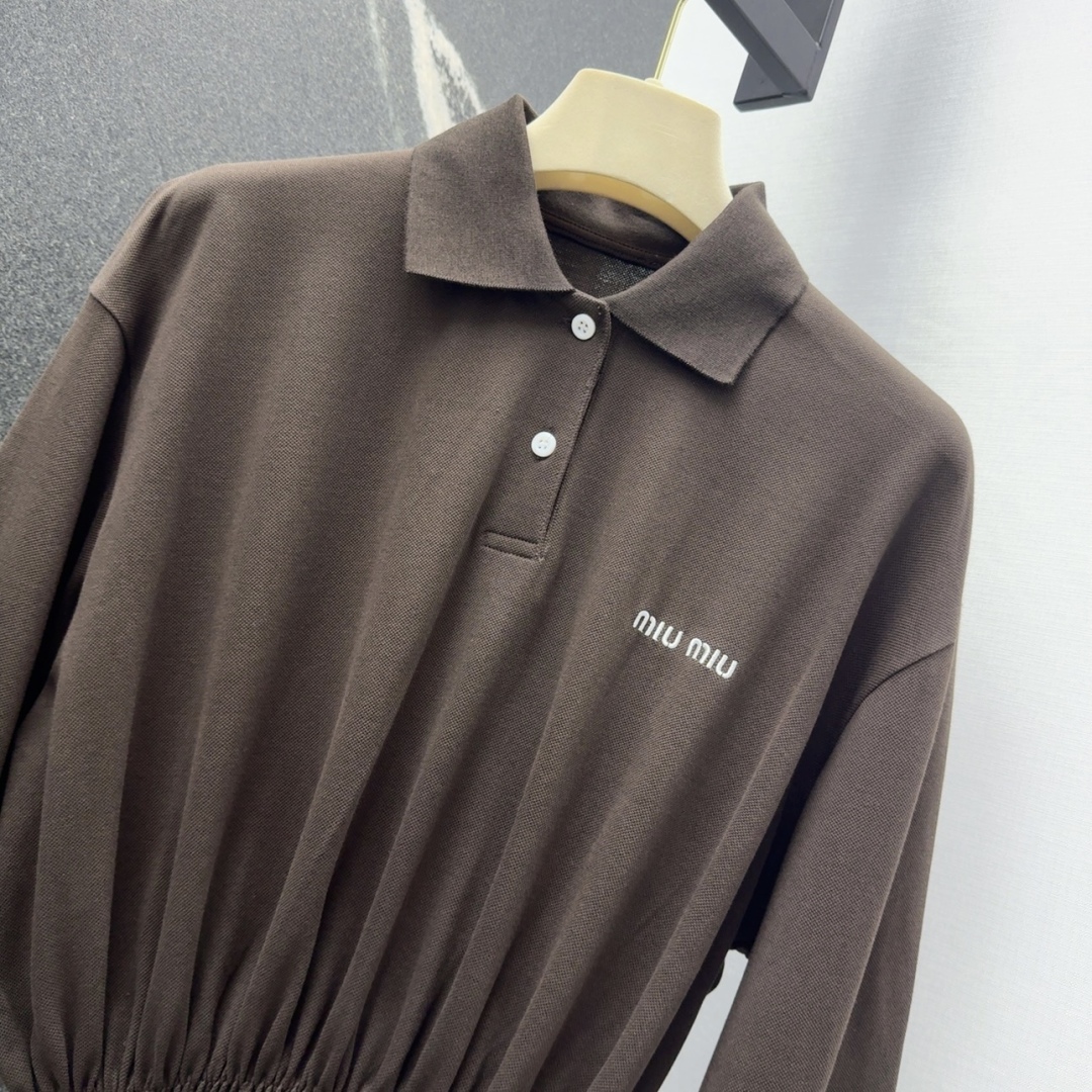 Miu 25SS Embroidered Dress: Soft Design, Customized Collar, Classic Logo, Youthful Style - 图片 4