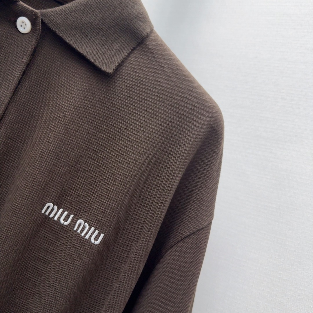 Miu 25SS Embroidered Dress: Soft Design, Customized Collar, Classic Logo, Youthful Style - 图片 5