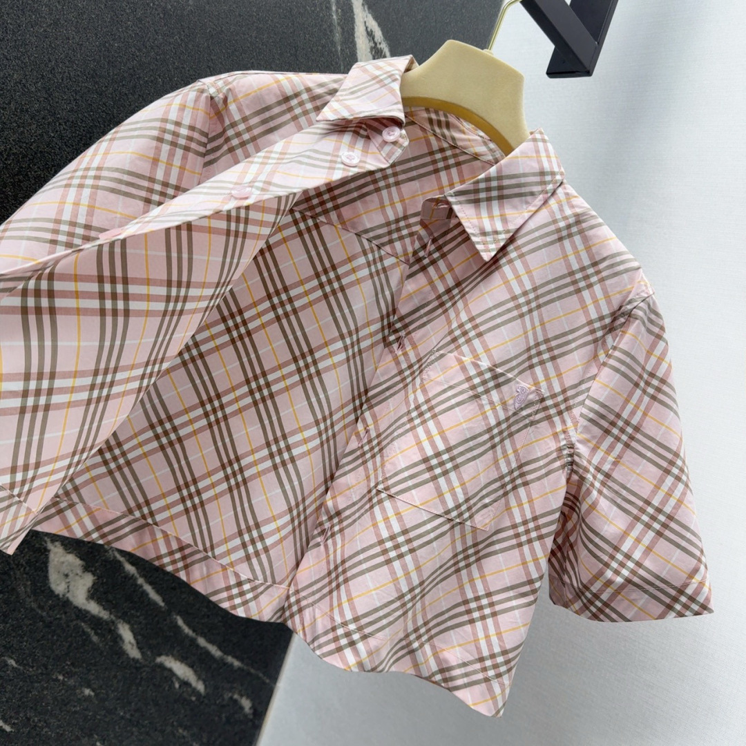 Vintage Red Shirt Suit with Shorts for College Fashionistas - 图片 7