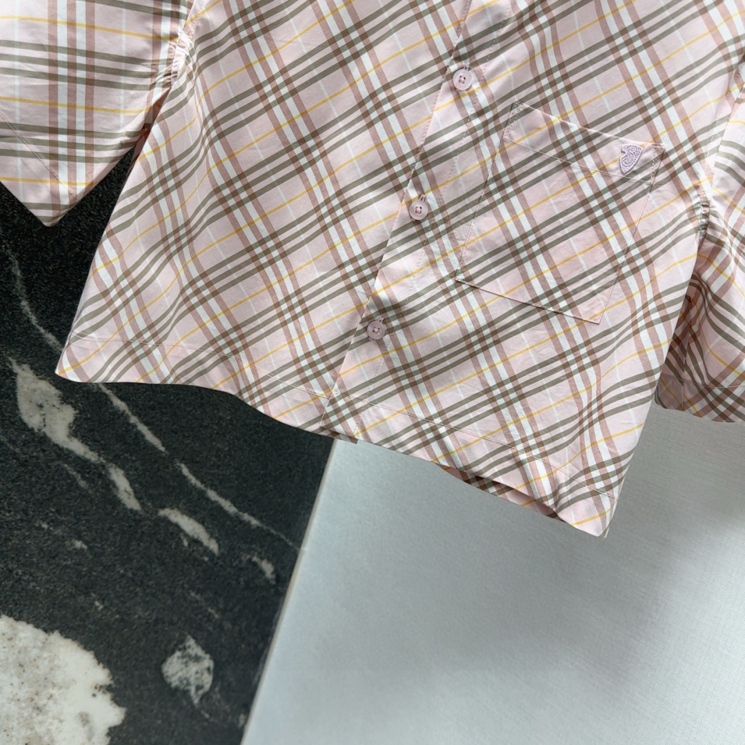 Vintage Red Shirt Suit with Shorts for College Fashionistas - 图片 5