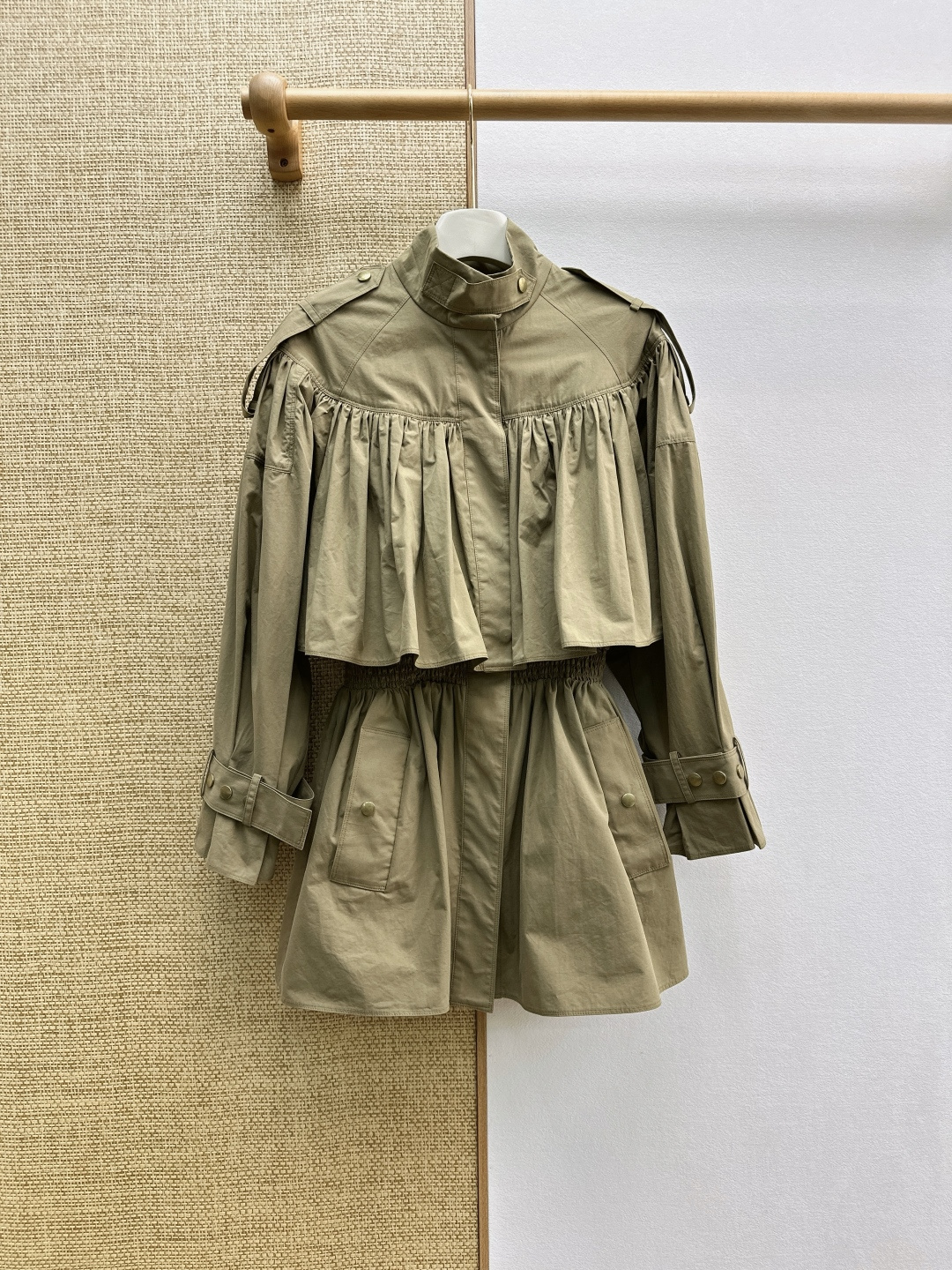 Ch E 26SS——— A ✨SML s 108 81 Trench