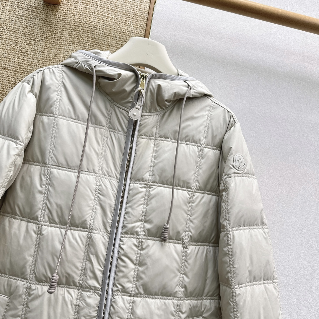 Пуховик Moncler