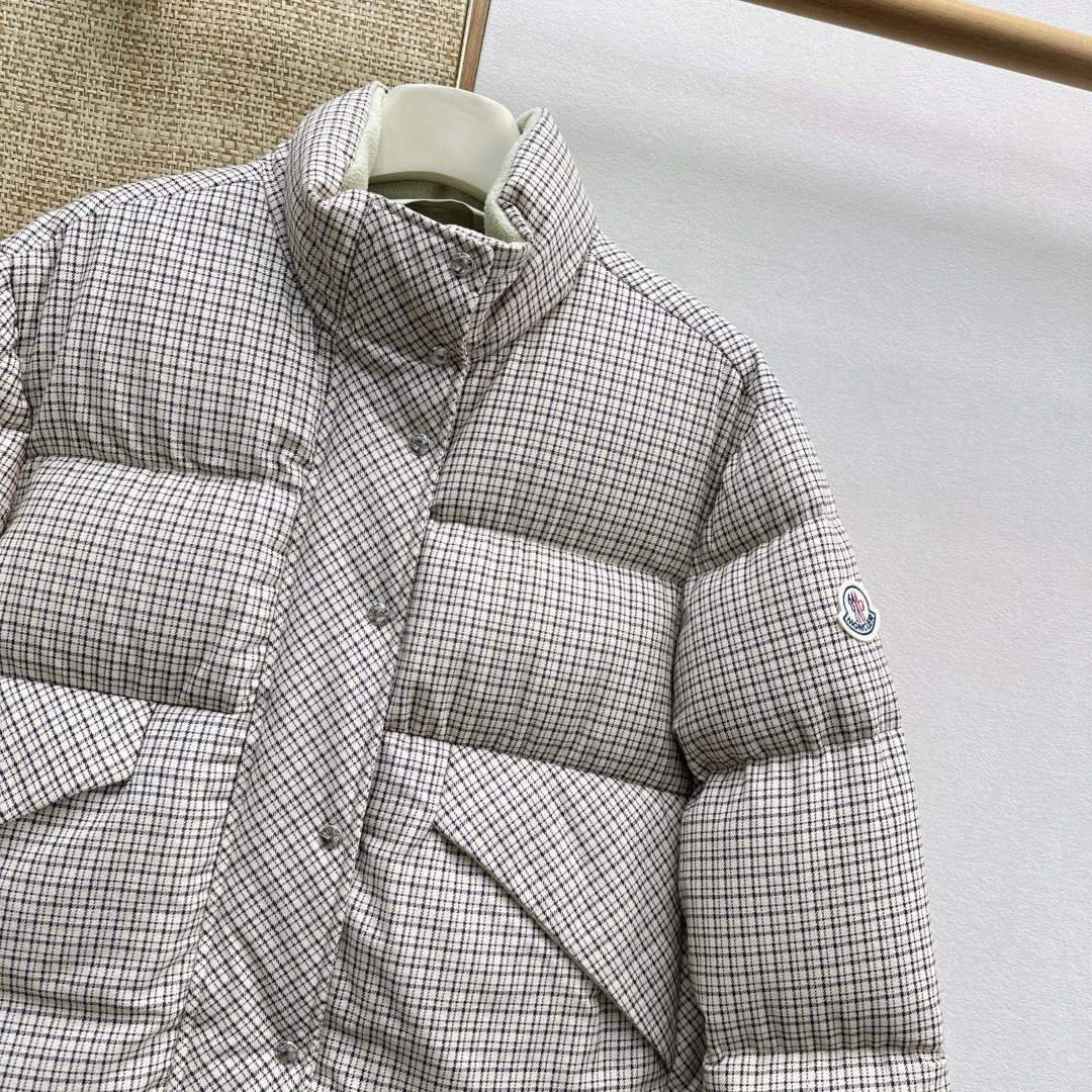 Пуховик Moncler