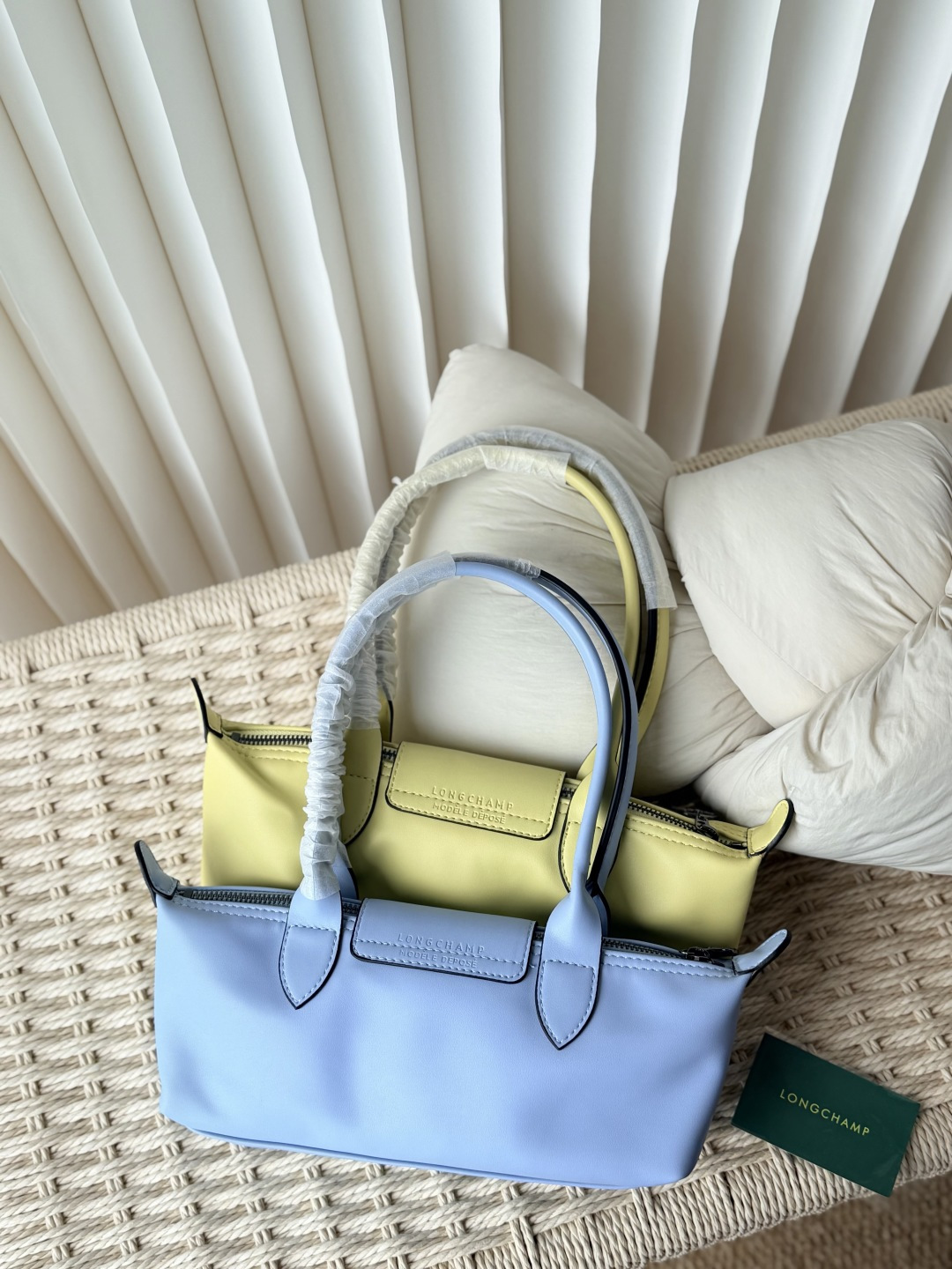 Ferragamo Classic Handcrafted Luxury Leather Shoulder Bag Ref 3