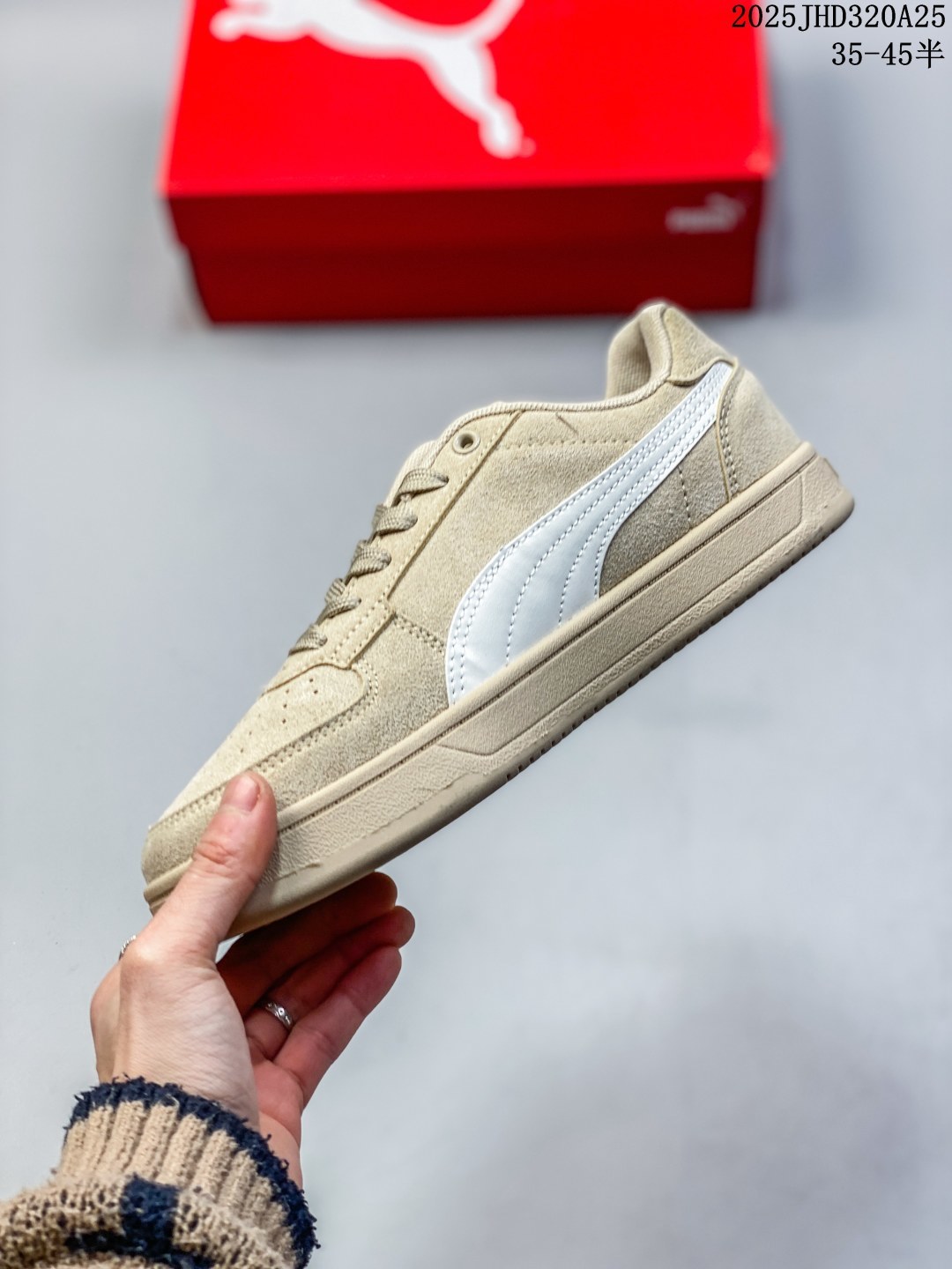 💰130
PUMA/彪马 男女运动板鞋，原楦原纸版开发版型，采用环保纤维革组合翻毛皮饰片鞋面材质，外置耐磨橡胶大底❗️蕾哈娜同系面包鞋太好看了！彪马Puma Park Lifestyle OG Sneaker 公园生活方式系列低帮复古面包风百搭休闲运动板鞋。

类型：男女鞋
货号：395084
码数：35-45含半码
编码：02JHD320A25