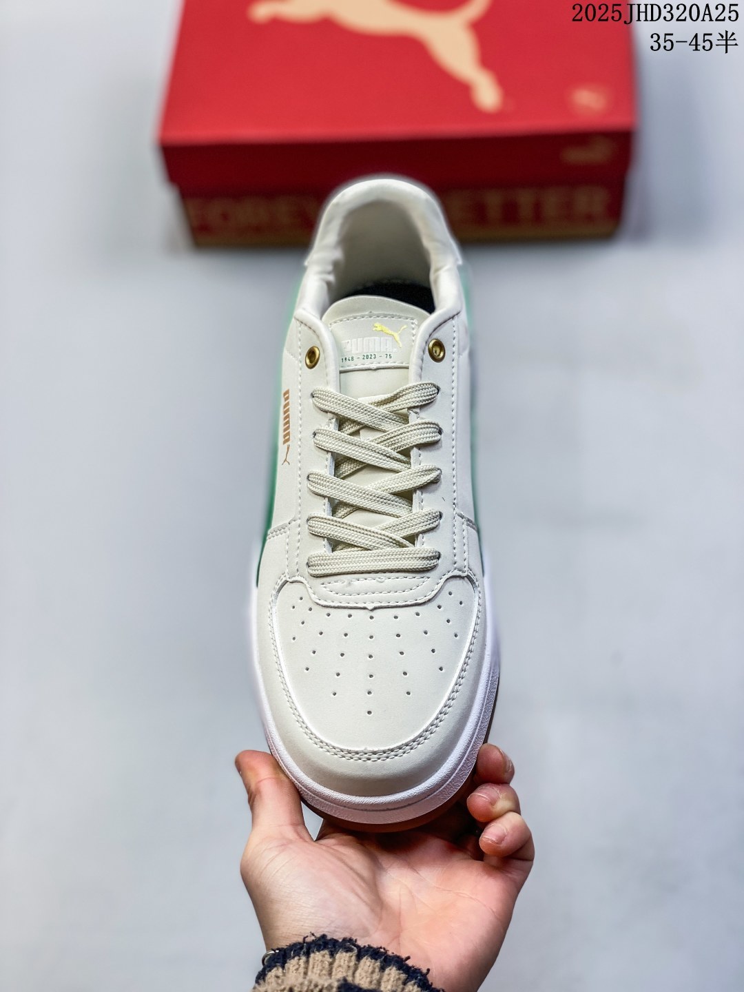 💰130
PUMA/彪马 男女运动板鞋，原楦原纸版开发版型，采用环保纤维革组合翻毛皮饰片鞋面材质，外置耐磨橡胶大底❗️蕾哈娜同系面包鞋太好看了！彪马Puma Park Lifestyle OG Sneaker 公园生活方式系列低帮复古面包风百搭休闲运动板鞋。

类型：男女鞋
货号：395084
码数：35-45含半码
编码：02JHD320A25