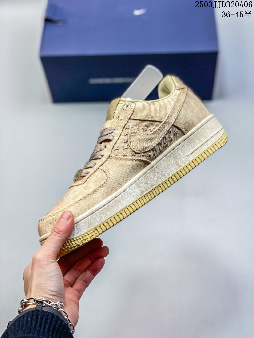 💰110
耐克 空军一号 AF1厚底增高运动板鞋 经典低帮百搭休闲运动板鞋“丝绸”以丝绸面料包覆鞋面，于其中注入中国风纹路和刺绣设计，最后搭载橡胶大底增添细节和耐用度。柔软、弹性十足的缓震性能和出色的中底设计，横跨复古与现代的外型结合，造就出风靡全球三十多年的Force 1，直到今天还深受青睐。

货号：CJ5290-400
尺碼:  36 36.5 37.5 38 38.5 39 40 40.5 41 42 42.5 43 44 45
编码：03JJD320A06