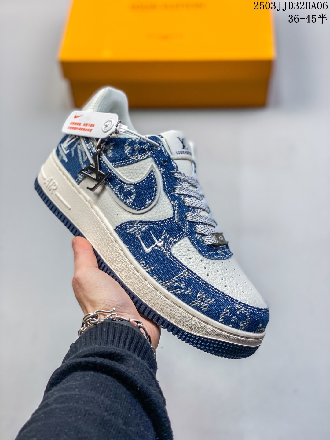 🈴💰110
耐克 空军一号 AF1厚底增高运动板鞋 经典低帮百搭休闲运动板鞋“丝绸”以丝绸面料包覆鞋面，于其中注入中国风纹路和刺绣设计，最后搭载橡胶大底增添细节和耐用度。柔软、弹性十足的缓震性能和出色的中底设计，横跨复古与现代的外型结合，造就出风靡全球三十多年的Force 1，直到今天还深受青睐。

货号：CJ5290-400
尺碼:  36 36.5 37.5 38 38.5 39 40 40.5 41 42 42.5 43 44 45
编码：03JJD320A06