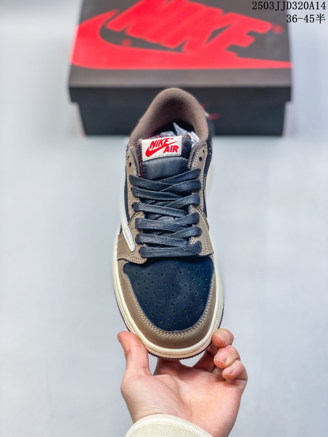 💰110
【公司级 新配色】真标 耐克/Nike Air Jordan 1 Low OG SP"Military Blue"AJ1乔1倒勾低帮篮球鞋 AJ1 乔丹1代 aj1 乔1 反向脚趾复古运动鞋。潮鞋推荐好看不贵 我家鞋子质量超好 爆款 乔丹代经典低帮化文百搭休闲动运篮球鞋“TS藤浩原联名闪电倒钩”采用软纳质帕头层皮革面鞋材质,中注底胶孔及缜密中拉底帮工艺,内置垫气及耐磨橡胶大底。亮点之处在于鞋侧的倒置 Swoosh。错版灵感来源于洛杉矶球鞋店铺收到一双特别的错版勾子倒过来,研发出反向勾的设计。
货号:SJ2068
码数:36-45含半码
编码: 03JJD320A14