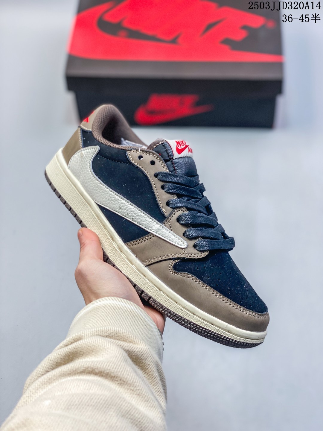 💰110
【公司级 新配色】真标 耐克/Nike Air Jordan 1 Low OG SP"Military Blue"AJ1乔1倒勾低帮篮球鞋 AJ1 乔丹1代 aj1 乔1 反向脚趾复古运动鞋。潮鞋推荐好看不贵 我家鞋子质量超好 爆款 乔丹代经典低帮化文百搭休闲动运篮球鞋“TS藤浩原联名闪电倒钩”采用软纳质帕头层皮革面鞋材质,中注底胶孔及缜密中拉底帮工艺,内置垫气及耐磨橡胶大底。亮点之处在于鞋侧的倒置 Swoosh。错版灵感来源于洛杉矶球鞋店铺收到一双特别的错版勾子倒过来,研发出反向勾的设计。
货号:SJ2068
码数:36-45含半码
编码: 03JJD320A14