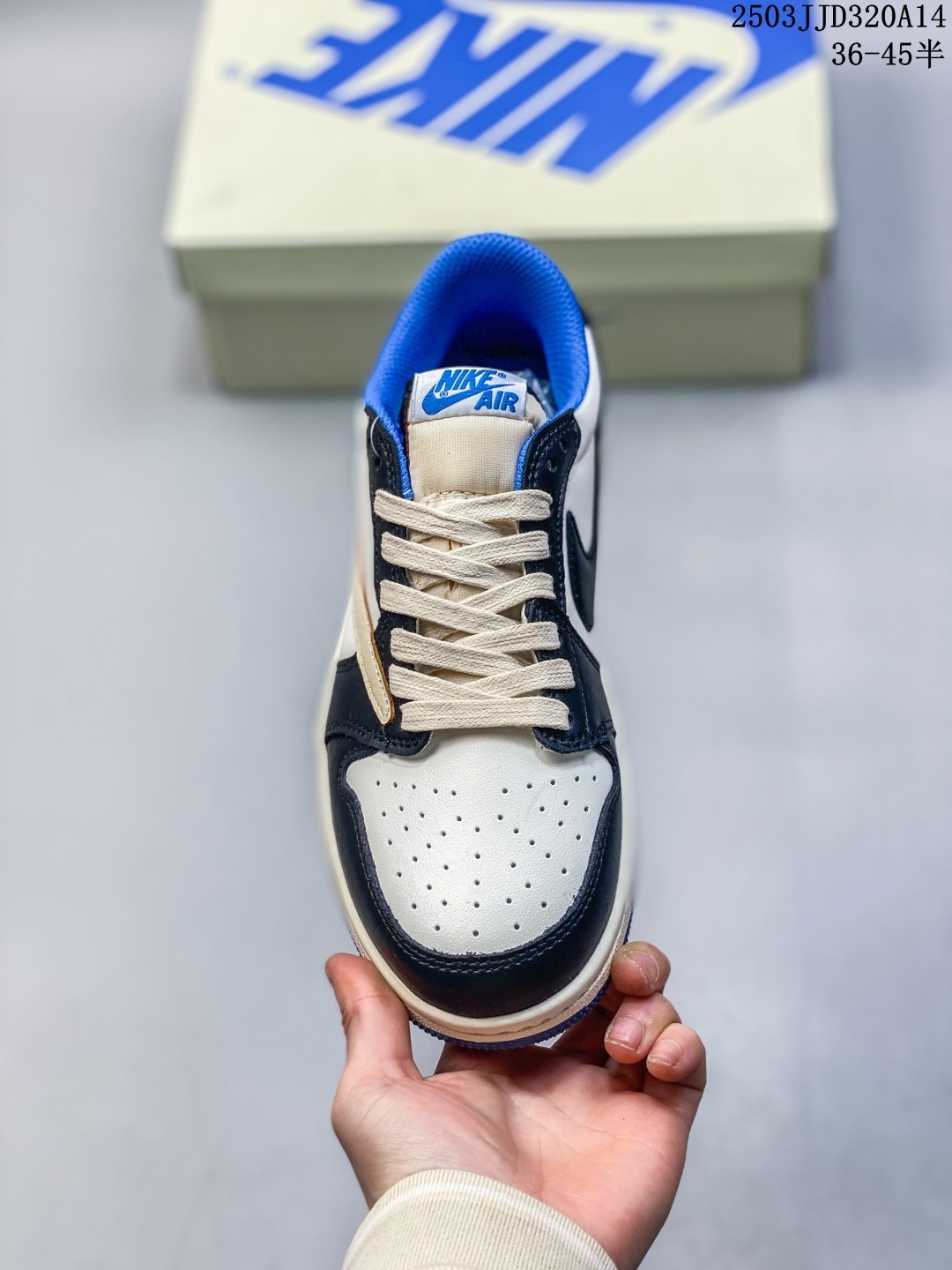 💰110
【公司级 新配色】真标 耐克/Nike Air Jordan 1 Low OG SP"Military Blue"AJ1乔1倒勾低帮篮球鞋 AJ1 乔丹1代 aj1 乔1 反向脚趾复古运动鞋。潮鞋推荐好看不贵 我家鞋子质量超好 爆款 乔丹代经典低帮化文百搭休闲动运篮球鞋“TS藤浩原联名闪电倒钩”采用软纳质帕头层皮革面鞋材质,中注底胶孔及缜密中拉底帮工艺,内置垫气及耐磨橡胶大底。亮点之处在于鞋侧的倒置 Swoosh。错版灵感来源于洛杉矶球鞋店铺收到一双特别的错版勾子倒过来,研发出反向勾的设计。
货号:SJ2068
码数:36-45含半码
编码: 03JJD320A14