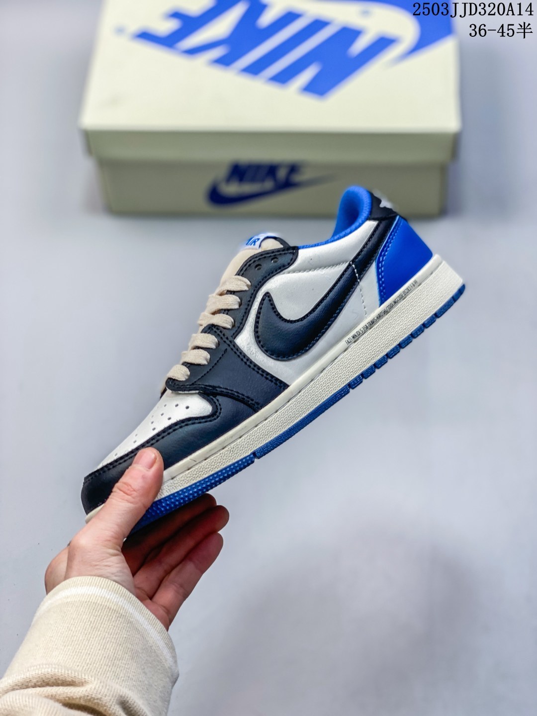 💰110
【公司级 新配色】真标 耐克/Nike Air Jordan 1 Low OG SP"Military Blue"AJ1乔1倒勾低帮篮球鞋 AJ1 乔丹1代 aj1 乔1 反向脚趾复古运动鞋。潮鞋推荐好看不贵 我家鞋子质量超好 爆款 乔丹代经典低帮化文百搭休闲动运篮球鞋“TS藤浩原联名闪电倒钩”采用软纳质帕头层皮革面鞋材质,中注底胶孔及缜密中拉底帮工艺,内置垫气及耐磨橡胶大底。亮点之处在于鞋侧的倒置 Swoosh。错版灵感来源于洛杉矶球鞋店铺收到一双特别的错版勾子倒过来,研发出反向勾的设计。
货号:SJ2068
码数:36-45含半码
编码: 03JJD320A14