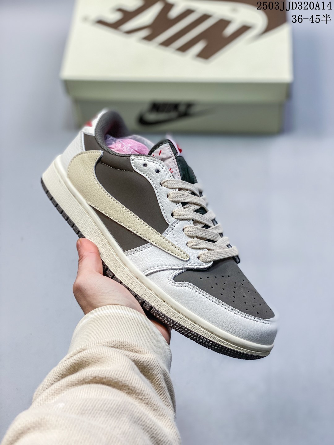 🈴️💰110
【公司级 新配色】真标 耐克/Nike Air Jordan 1 Low OG SP"Military Blue"AJ1乔1倒勾低帮篮球鞋 AJ1 乔丹1代 aj1 乔1 反向脚趾复古运动鞋。潮鞋推荐好看不贵 我家鞋子质量超好 爆款 乔丹代经典低帮化文百搭休闲动运篮球鞋“TS藤浩原联名闪电倒钩”采用软纳质帕头层皮革面鞋材质,中注底胶孔及缜密中拉底帮工艺,内置垫气及耐磨橡胶大底。亮点之处在于鞋侧的倒置 Swoosh。错版灵感来源于洛杉矶球鞋店铺收到一双特别的错版勾子倒过来,研发出反向勾的设计。
货号:SJ2068
码数:36-45含半码
编码: 03JJD320A14