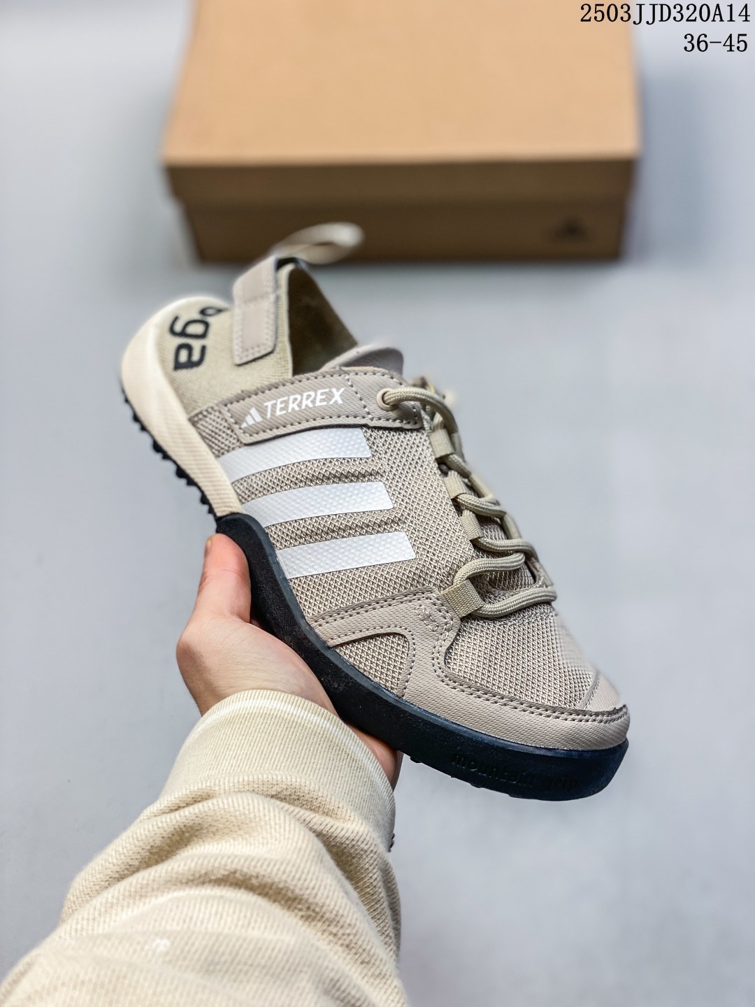 💰110 阿迪达斯didas TERREX DAROGA TWO 13 H.RDY 阿迪达斯男子户外运动鞋 脚感舒适 旨在适合徒步和野营旅行 搭载舒适鞋面和橡胶外底 旨在为湿滑地面打造 全新官方纯原材料打造 尺码36 36⅔ 37⅓ 38 38⅔ 39⅓ 40 40⅔ 41⅓ 42 42⅔ 43⅓ 44 45 货号HP863 编码：03JJD320A14