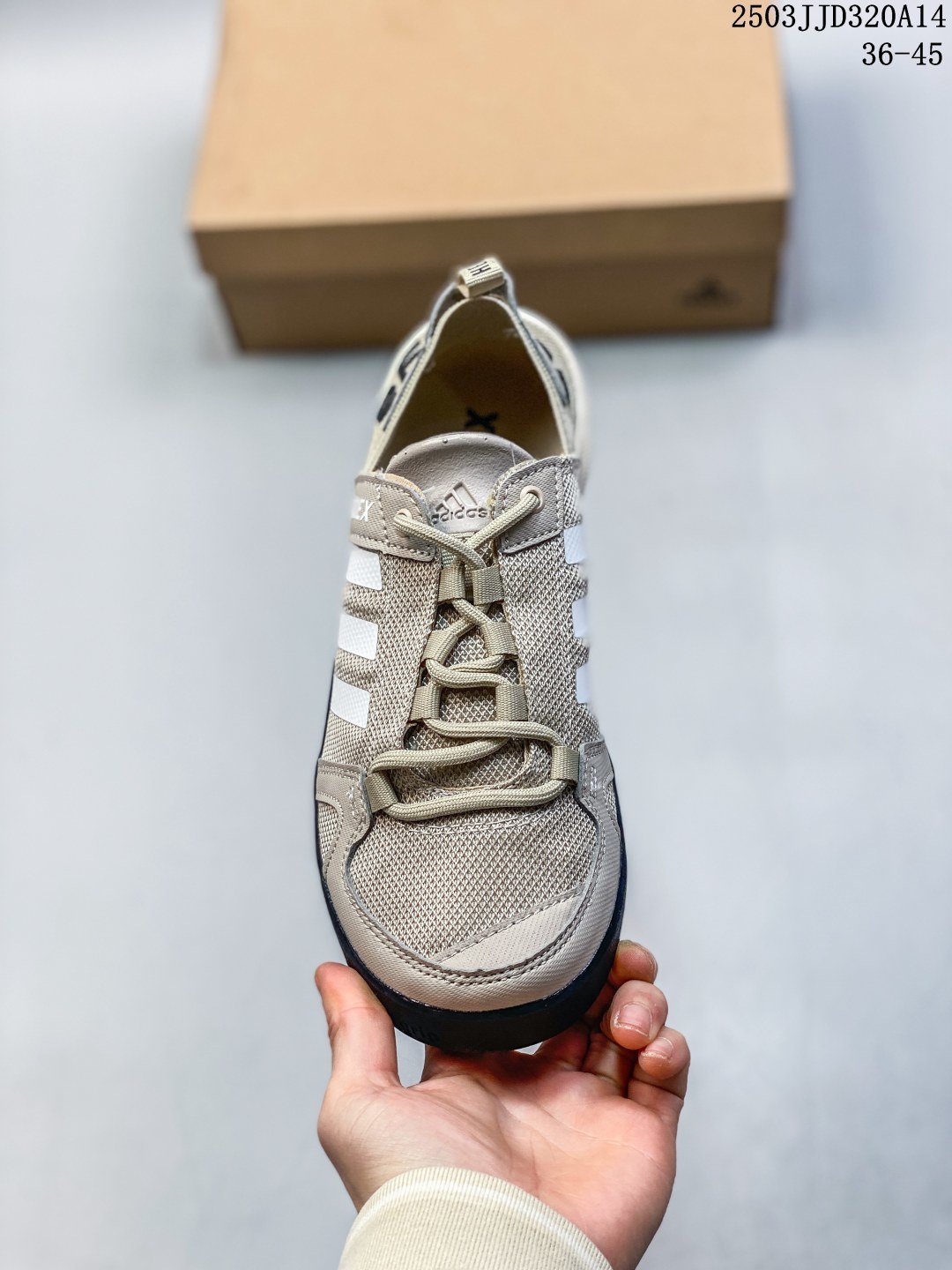 💰110 阿迪达斯didas TERREX DAROGA TWO 13 H.RDY 阿迪达斯男子户外运动鞋 脚感舒适 旨在适合徒步和野营旅行 搭载舒适鞋面和橡胶外底 旨在为湿滑地面打造 全新官方纯原材料打造 尺码36 36⅔ 37⅓ 38 38⅔ 39⅓ 40 40⅔ 41⅓ 42 42⅔ 43⅓ 44 45 货号HP863 编码：03JJD320A14