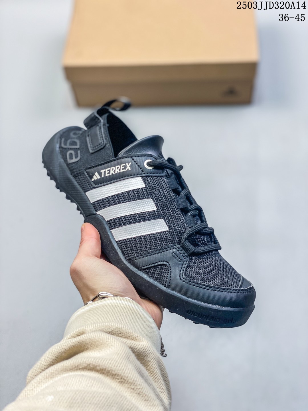 💰110 阿迪达斯didas TERREX DAROGA TWO 13 H.RDY 阿迪达斯男子户外运动鞋 脚感舒适 旨在适合徒步和野营旅行 搭载舒适鞋面和橡胶外底 旨在为湿滑地面打造 全新官方纯原材料打造 尺码36 36⅔ 37⅓ 38 38⅔ 39⅓ 40 40⅔ 41⅓ 42 42⅔ 43⅓ 44 45 货号HP863 编码：03JJD320A14