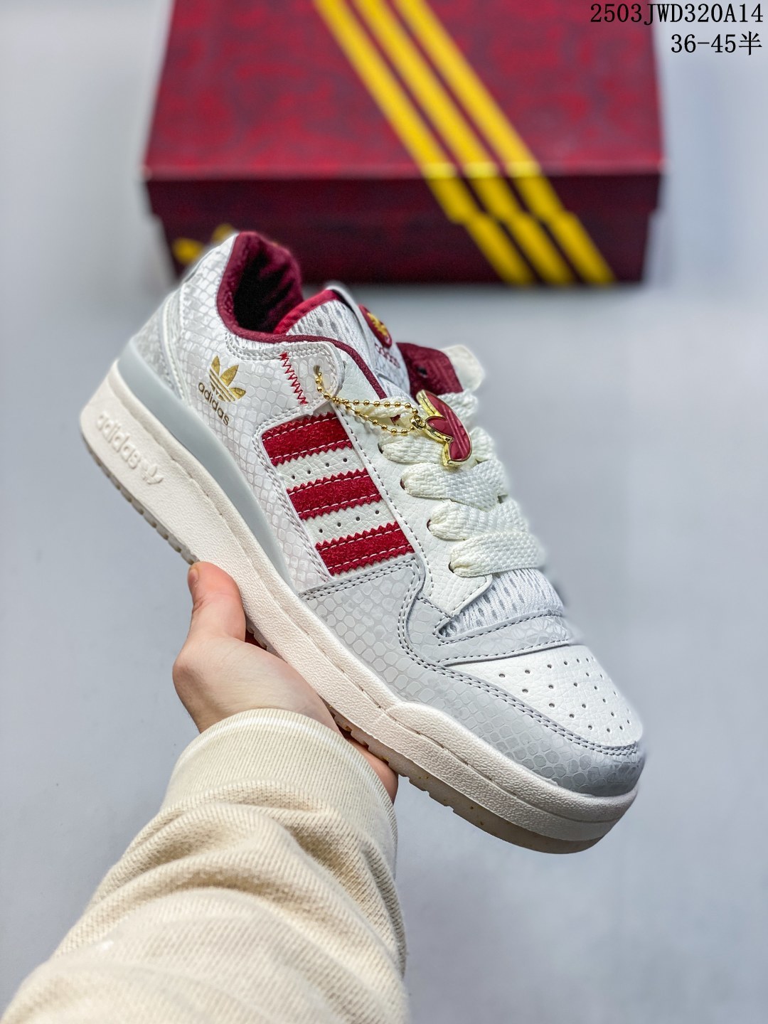 阿迪达斯Adidas Originals Forum 84 Low CNY 蛇年限定 性价比天花板 极力推荐 经典魔术贴复古板鞋 男女潮流头层皮休闲鞋原楦原数据开发 采用牛培皮革材质全头层皮鞋面 原盒原标 专供外贸渠道 2⁄3 371⁄3 38 382⁄3 391⁄3 40 402⁄3 411⁄3 42 422⁄3 431⁄3 44 44.5 45 货号 JP9969 # 编码:03JWD320A14