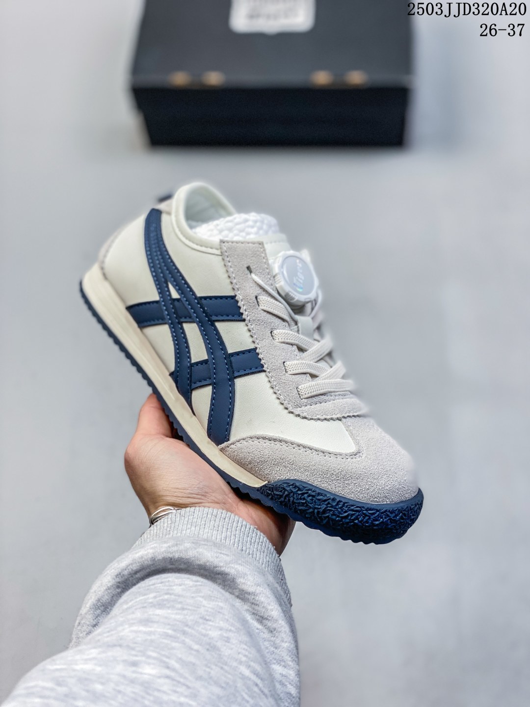 💰110
亚瑟士 Onitsuka Tiger Tokuten
复古低帮休闲跑鞋 实拍首发 
TOKUTEN的灵感来源于80年代的室内用鞋
T-TOE前足补强设计 室内鞋的橡胶大底元素
复古经典 是TIGER拥趸追捧款
鞋跟 鞋舌处印有鬼塚虎特有的品牌logo标志
提升品牌的认知度 柔软内里材质 穿着更加舒适
改良后的鞋底设计 更具防滑性
side:26——37
编码：03JJD320A20