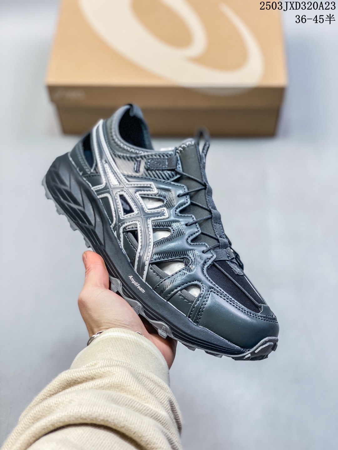 💰140
亚瑟士溯溪鞋 洞洞鞋 Asics Gel-Sonoma SE 舒适日常休闲百搭防滑低帮户外徒步舒适随行跑步鞋【男女同款 】无界，路更远，今夏必备！
颠覆认知，包裹性超强，脚感非常之舒适，侧面镂空设计，透气性极佳，让微风灌入足底，为沸腾夏日注入清爽能量防滑效果也不错，颜值与性能兼备！各平台实体疯狂种草首选！
SIZE： 36 37.5 38 39 40 40.5 41.5 42 42.5 43.5 44 45 
货号：1203A408—020
编码：03JXD320A23