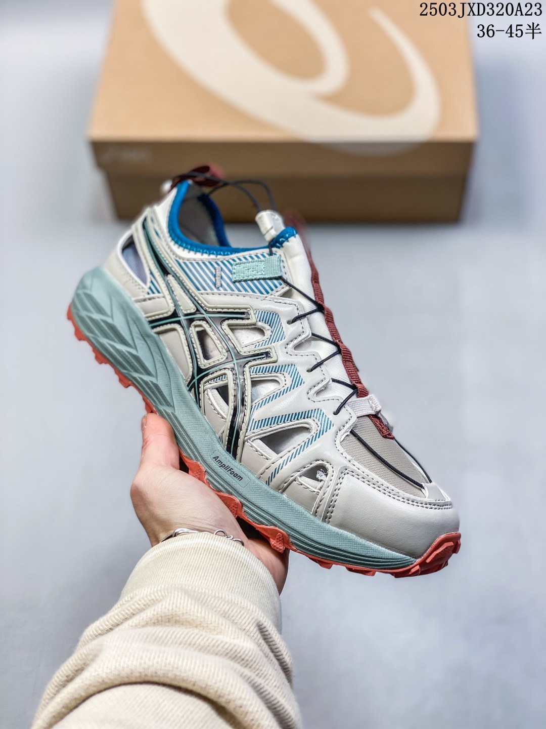 💰140
亚瑟士溯溪鞋 洞洞鞋 Asics Gel-Sonoma SE 舒适日常休闲百搭防滑低帮户外徒步舒适随行跑步鞋【男女同款 】无界，路更远，今夏必备！
颠覆认知，包裹性超强，脚感非常之舒适，侧面镂空设计，透气性极佳，让微风灌入足底，为沸腾夏日注入清爽能量防滑效果也不错，颜值与性能兼备！各平台实体疯狂种草首选！
SIZE： 36 37.5 38 39 40 40.5 41.5 42 42.5 43.5 44 45 
货号：1203A408—020
编码：03JXD320A23