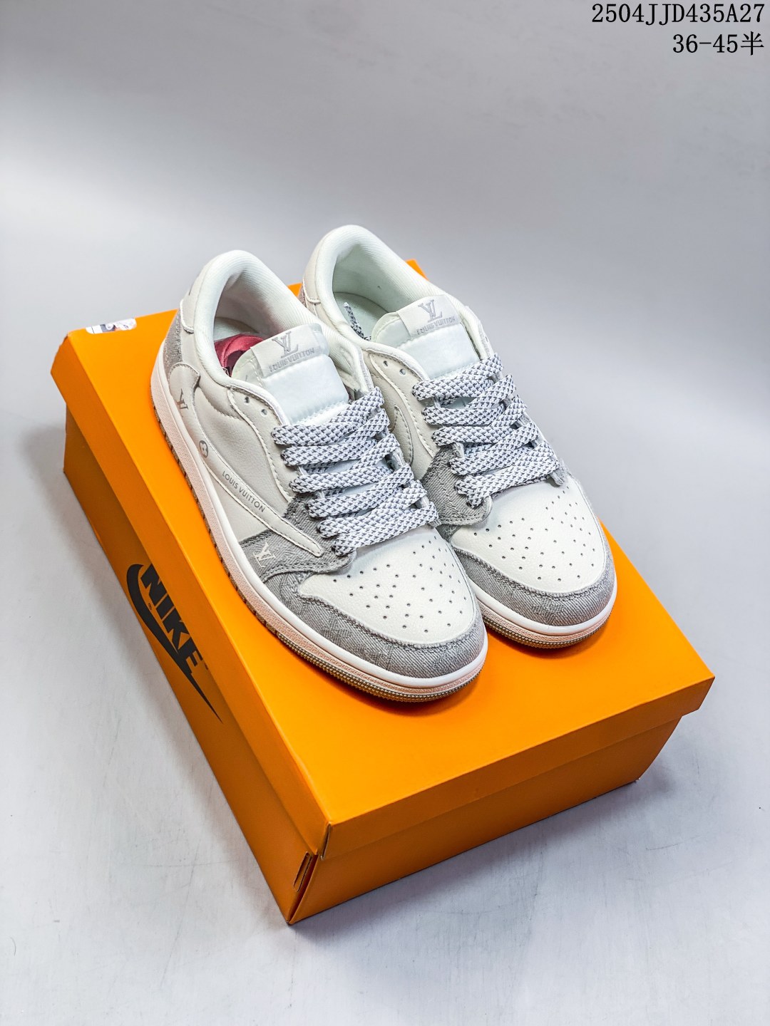 💰170
耐克/Nike Air Jordan 1 Low OG SP"Military Blue"AJ1乔1 倒勾 低帮篮球鞋 AJ1 乔丹1代 aj1 乔1 反向脚趾复古运动鞋。潮鞋推荐好看不贵 我家鞋子质量超好 爆款 乔丹代经典低帮化文百搭休闲动运篮球鞋“TS藤浩原联名闪电倒钩”采用软纳质帕头层皮革面鞋材质,中注底胶孔及缜密中拉底帮工艺,内置垫气及耐磨橡胶大底。亮点之处在于鞋侧的倒置 Swoosh。错版灵感来源于洛杉矶球鞋店铺收到一双特别的错版勾子倒过来,研发出反向勾的设计。
尺码:见图
编码:04JJD435A27