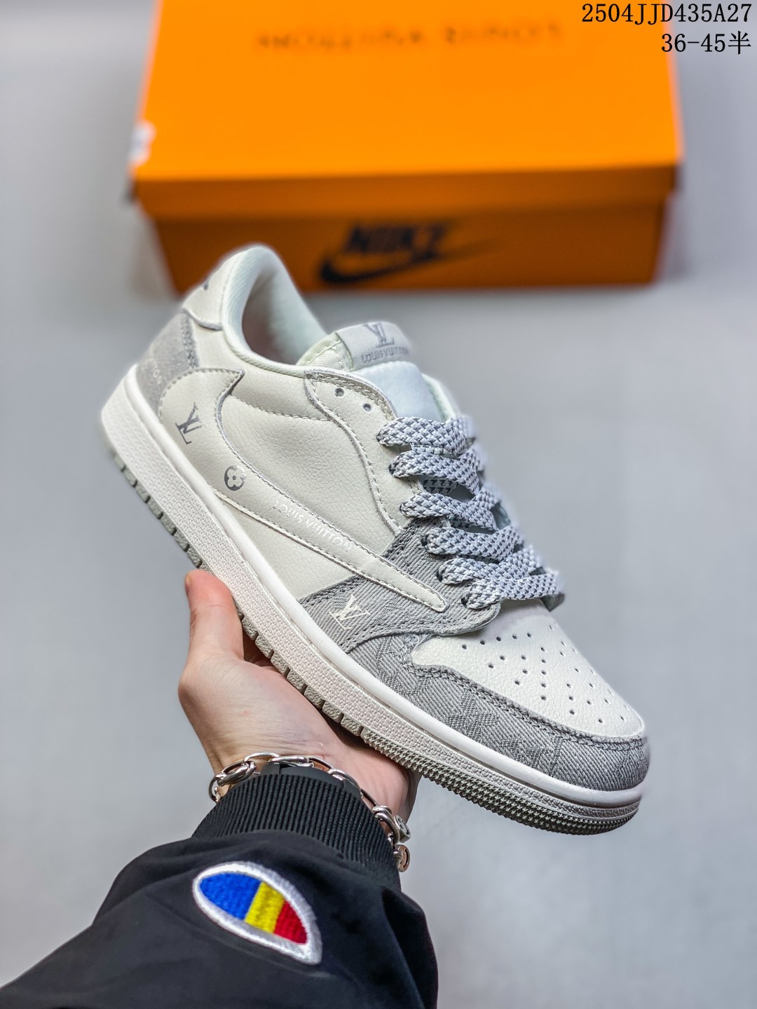 💰170
耐克/Nike Air Jordan 1 Low OG SP"Military Blue"AJ1乔1 倒勾 低帮篮球鞋 AJ1 乔丹1代 aj1 乔1 反向脚趾复古运动鞋。潮鞋推荐好看不贵 我家鞋子质量超好 爆款 乔丹代经典低帮化文百搭休闲动运篮球鞋“TS藤浩原联名闪电倒钩”采用软纳质帕头层皮革面鞋材质,中注底胶孔及缜密中拉底帮工艺,内置垫气及耐磨橡胶大底。亮点之处在于鞋侧的倒置 Swoosh。错版灵感来源于洛杉矶球鞋店铺收到一双特别的错版勾子倒过来,研发出反向勾的设计。
尺码:见图
编码:04JJD435A27