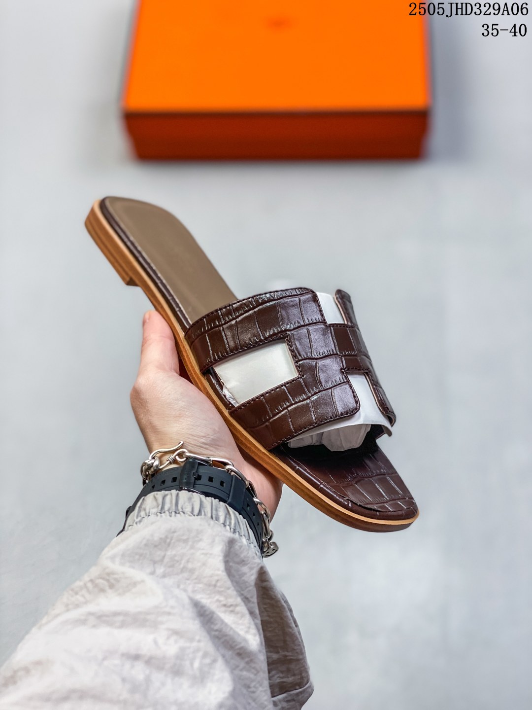 Hermès Women's Leather Oran Sandal Comfortable and Stylish Flat Sandals Slides 5 cmp i1746588174169 2650 0 0