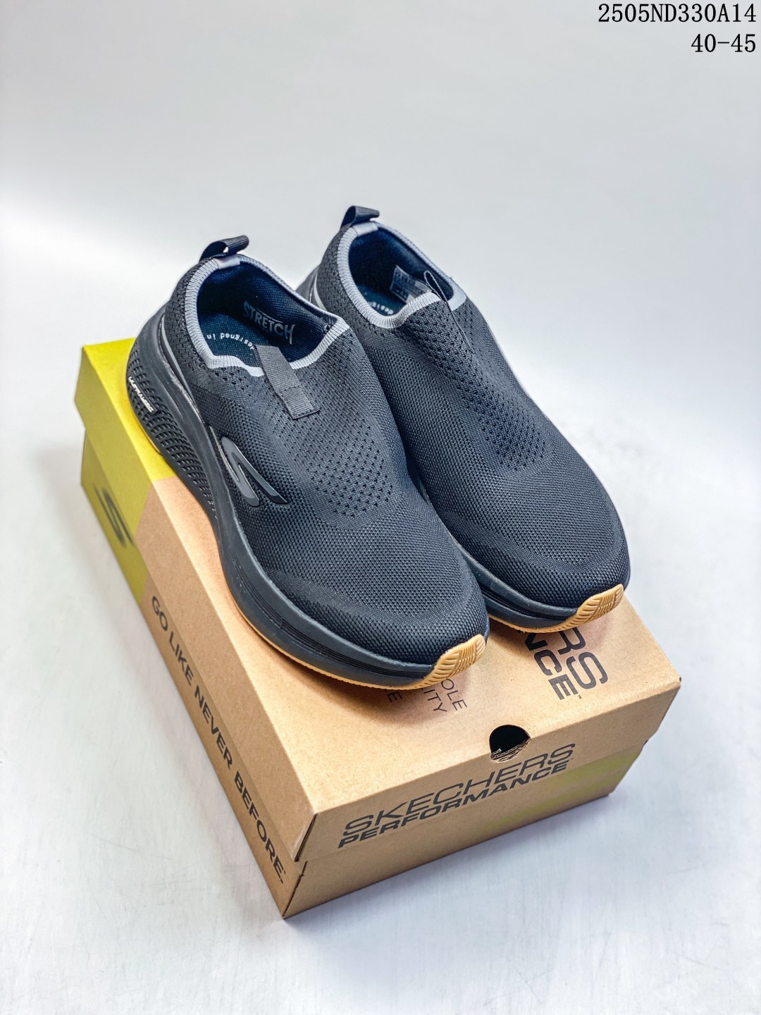 🈴 💰140
Skechers斯凯奇新款男士舒适透气耐穿柔软缓震基础跑步鞋220849
尺码：见图
编码：05ND330A14