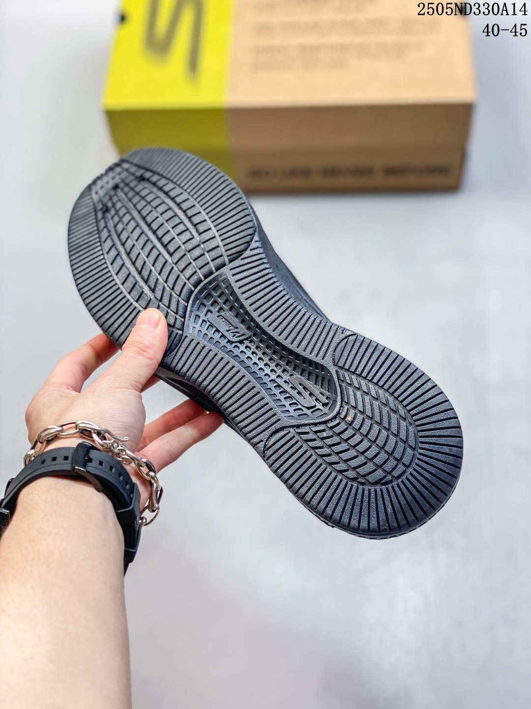 💰140
Skechers斯凯奇新款男士舒适透气耐穿柔软缓震基础跑步鞋220849
尺码：见图
编码：05ND330A14