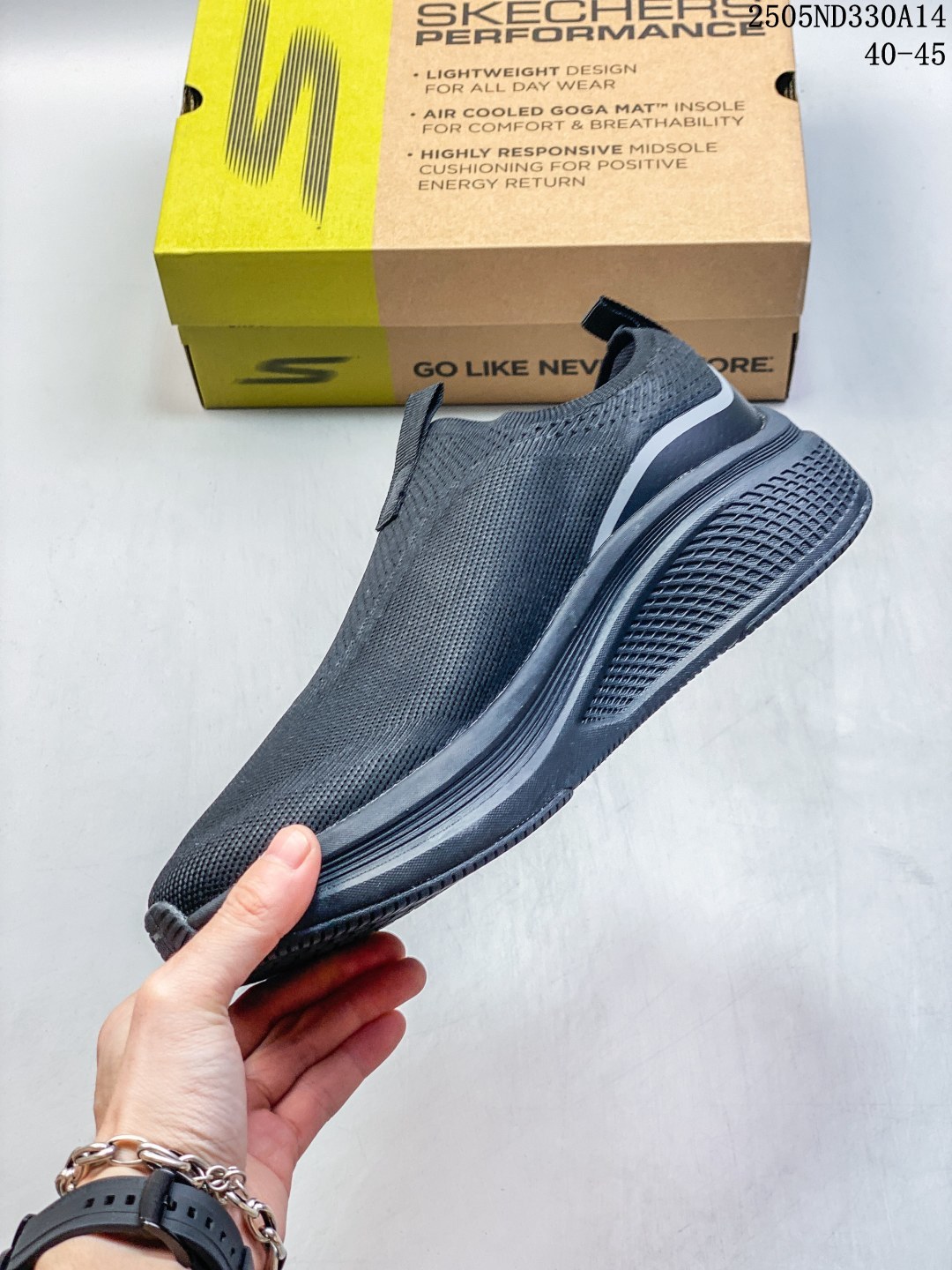 💰140
Skechers斯凯奇新款男士舒适透气耐穿柔软缓震基础跑步鞋220849
尺码：见图
编码：05ND330A14