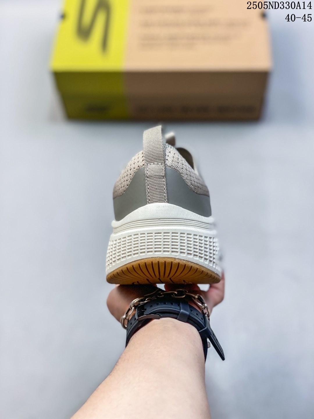 💰140
Skechers斯凯奇新款男士舒适透气耐穿柔软缓震基础跑步鞋220849
尺码：见图
编码：05ND330A14