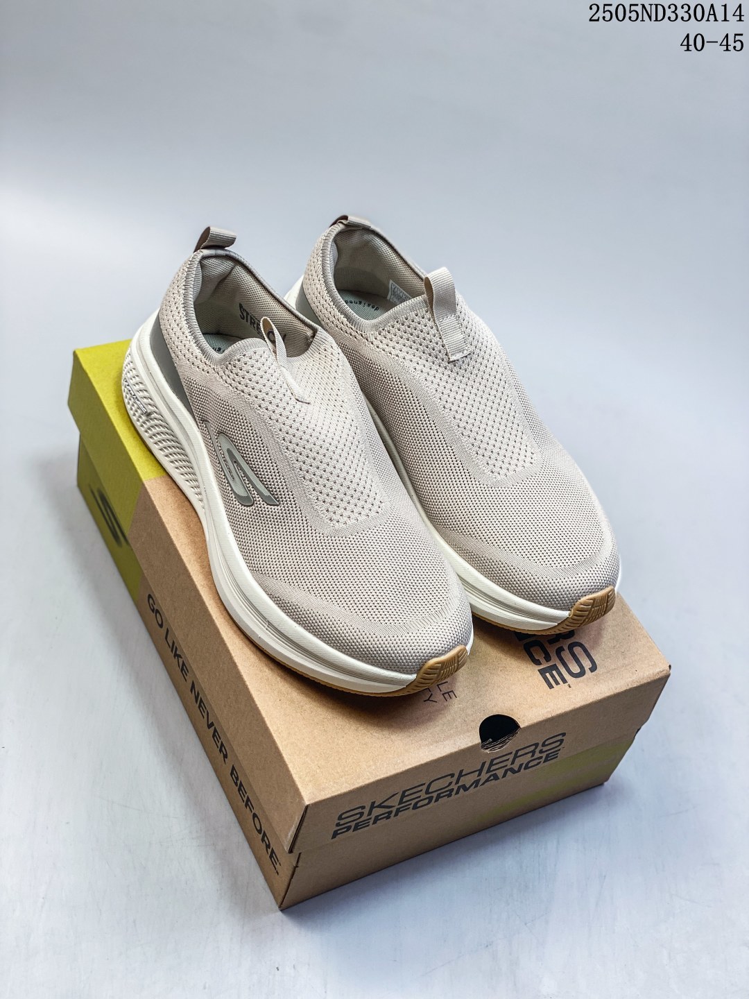 🈴 💰140
Skechers斯凯奇新款男士舒适透气耐穿柔软缓震基础跑步鞋220849
尺码：见图
编码：05ND330A14