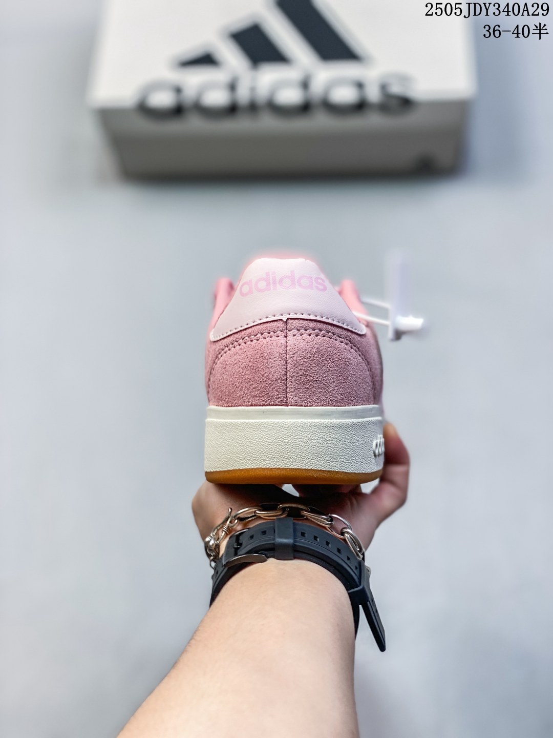 💰155
阿迪达斯 AdidasLego 阿迪达 Adidas NEO Grand Court懒蛋蛋联名款小白鞋 男女休闲低帮运动板鞋运动休闲鞋，一款经典而简洁的运动鞋。这款运动鞋，将往日经典运动型格推向未来。日常造型，搭配合成革鞋面，两侧饰标志性三条纹。含Cloudfoam中底，力求实现迈步舒适。常规型剪裁，系带设计，合成革鞋面，橡胶外底，Cloudfoam舒适鞋垫，脚感舒适。

类型：男女鞋
货号：IH6185
码数：36 36⅔ 37⅓ 38 38⅔ 39⅓ 40 40⅔ 41⅓ 42 42⅔ 43⅓ 44
编码：05JDY340A29