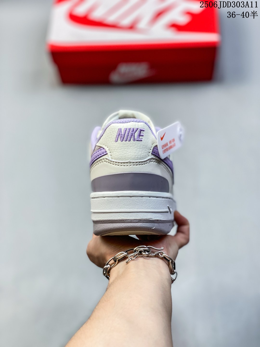 💰145
✅耐克W NIKE GAMMA FORCE兼顾舒适脚感和出众风范，演绎匠心之作。结构性的支撑贴合感结合复古篮球设计，塑就场外全明星风范。
货号：FQ2766-100
尺码：如图所示
编码：296JDY0406
06JDD303A11