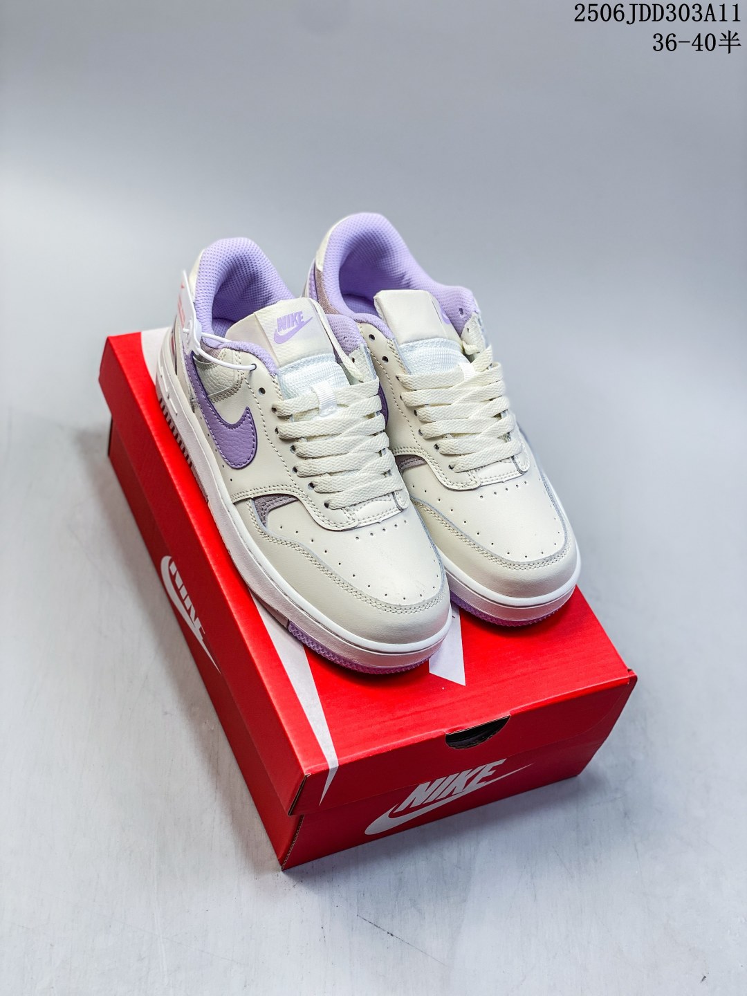 💰145
✅耐克W NIKE GAMMA FORCE兼顾舒适脚感和出众风范，演绎匠心之作。结构性的支撑贴合感结合复古篮球设计，塑就场外全明星风范。
货号：FQ2766-100
尺码：如图所示
编码：296JDY0406
06JDD303A11