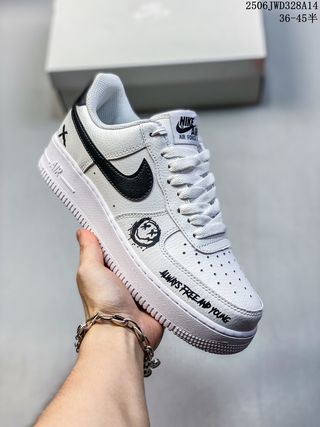 🈴 💰220。纯原带半码
✅NIke Air Force 1 ‘07 Low 空军一号 低帮 运动鞋 休闲鞋 折边针车 工艺难度大 原楦头原纸板 原装鞋盒 定制五金配件 内置全掌气垫 原厂鞋底 
货号：KK1988-059
Size：36 36.5 37.5 38 38.5 39 40 40.5 41 42 42.5 43 44 44.5 45
编码：06JWD328A14