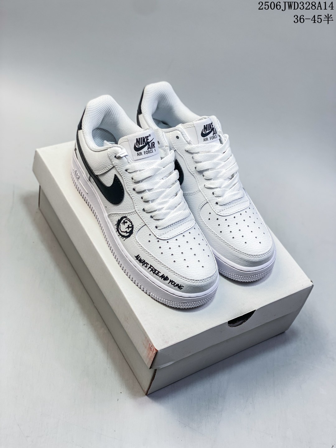 🈴 💰220。纯原带半码
✅NIke Air Force 1 ‘07 Low 空军一号 低帮 运动鞋 休闲鞋 折边针车 工艺难度大 原楦头原纸板 原装鞋盒 定制五金配件 内置全掌气垫 原厂鞋底 
货号：KK1988-059
Size：36 36.5 37.5 38 38.5 39 40 40.5 41 42 42.5 43 44 44.5 45
编码：06JWD328A14