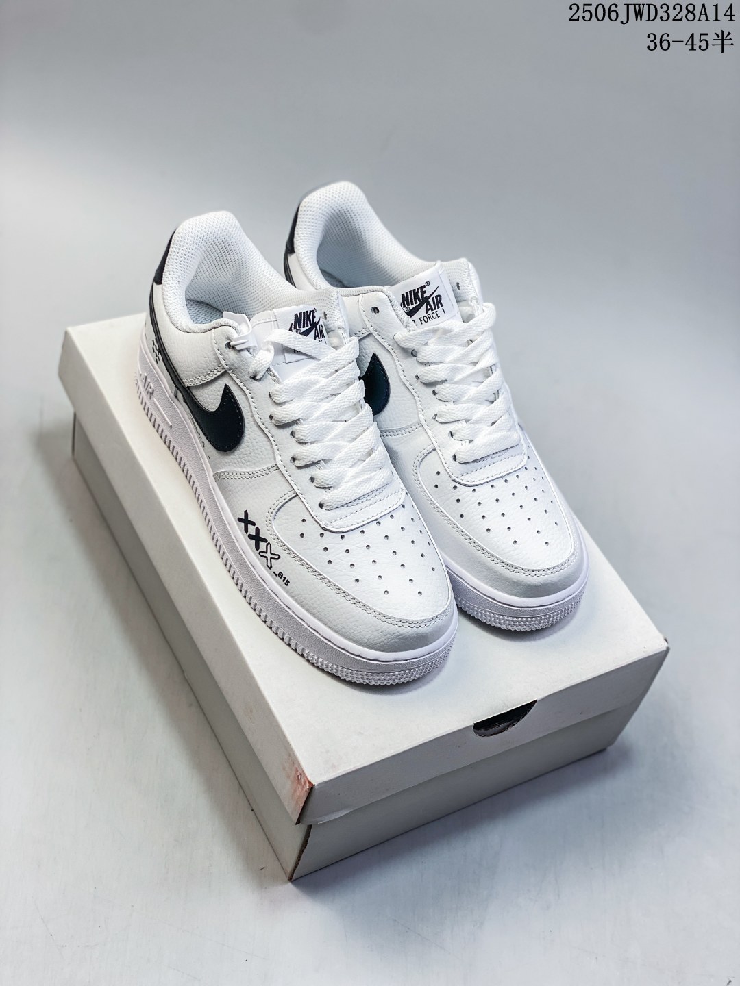 🈴 💰220。纯原带半码
✅NIke Air Force 1 ‘07 Low 空军一号 低帮 运动鞋 休闲鞋 折边针车 工艺难度大 原楦头原纸板 原装鞋盒 定制五金配件 内置全掌气垫 原厂鞋底 
货号：KK1988-059
Size：36 36.5 37.5 38 38.5 39 40 40.5 41 42 42.5 43 44 44.5 45
编码：06JWD328A14