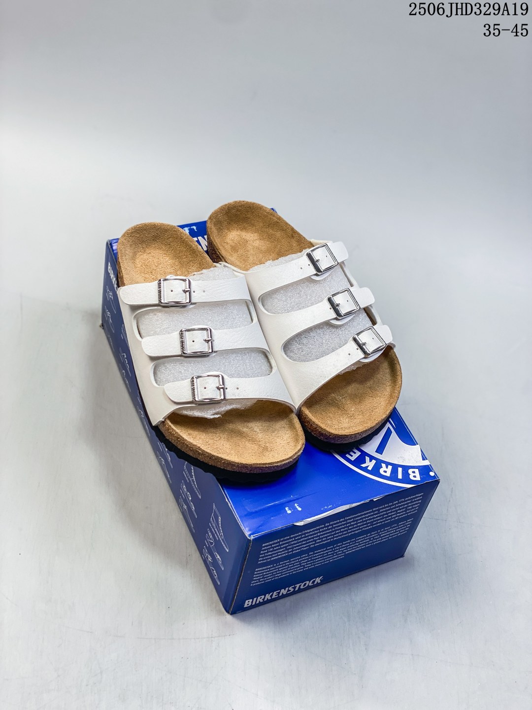 💰180
博肯 Birkenstock 三字拖鞋
广东原产#德国百年知名鞋履品牌·博肯Birkenstock 勃肯#采用质地柔软牛皮绒面材质#中底搭载缓震软木橡胶 其特有的鞋床设计，贴合脚面穿着舒适 Birkenstock Milano中性软木鞋底经典款式，非常好搭，鞋底结实耐磨，适合夏天。
尺码：35-45(偏大一码)
06JHD329A19