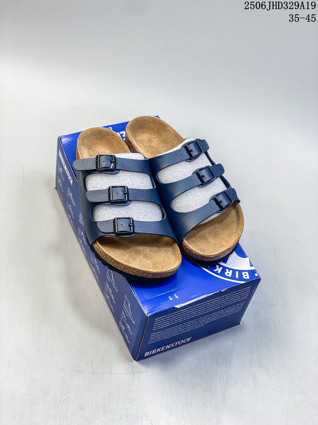 💰180
博肯 Birkenstock 三字拖鞋
广东原产#德国百年知名鞋履品牌·博肯Birkenstock 勃肯#采用质地柔软牛皮绒面材质#中底搭载缓震软木橡胶 其特有的鞋床设计，贴合脚面穿着舒适 Birkenstock Milano中性软木鞋底经典款式，非常好搭，鞋底结实耐磨，适合夏天。
尺码：35-45(偏大一码)
06JHD329A19